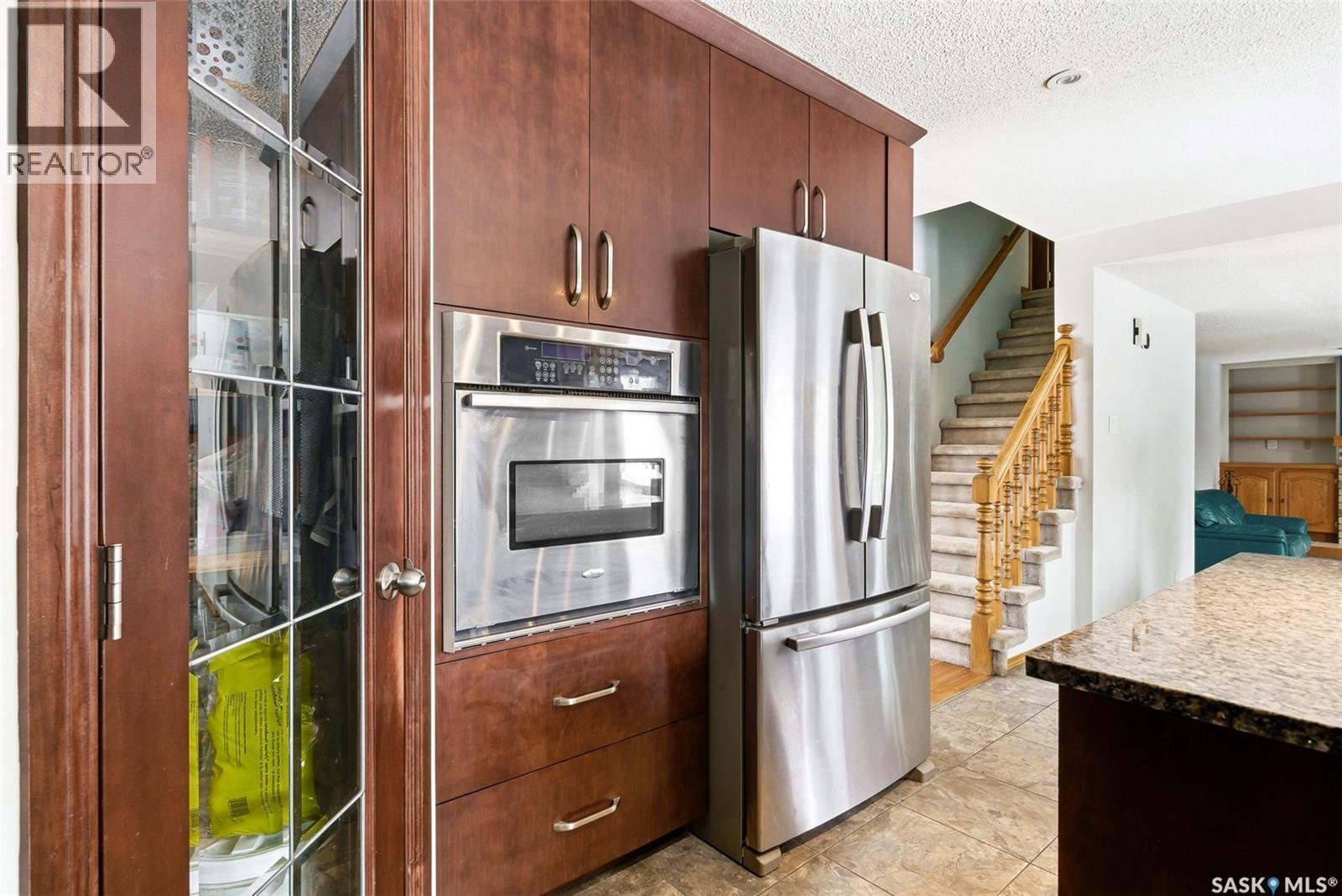 3242 Barton Place E, Regina, SK - Indoor Photo Showing Kitchen