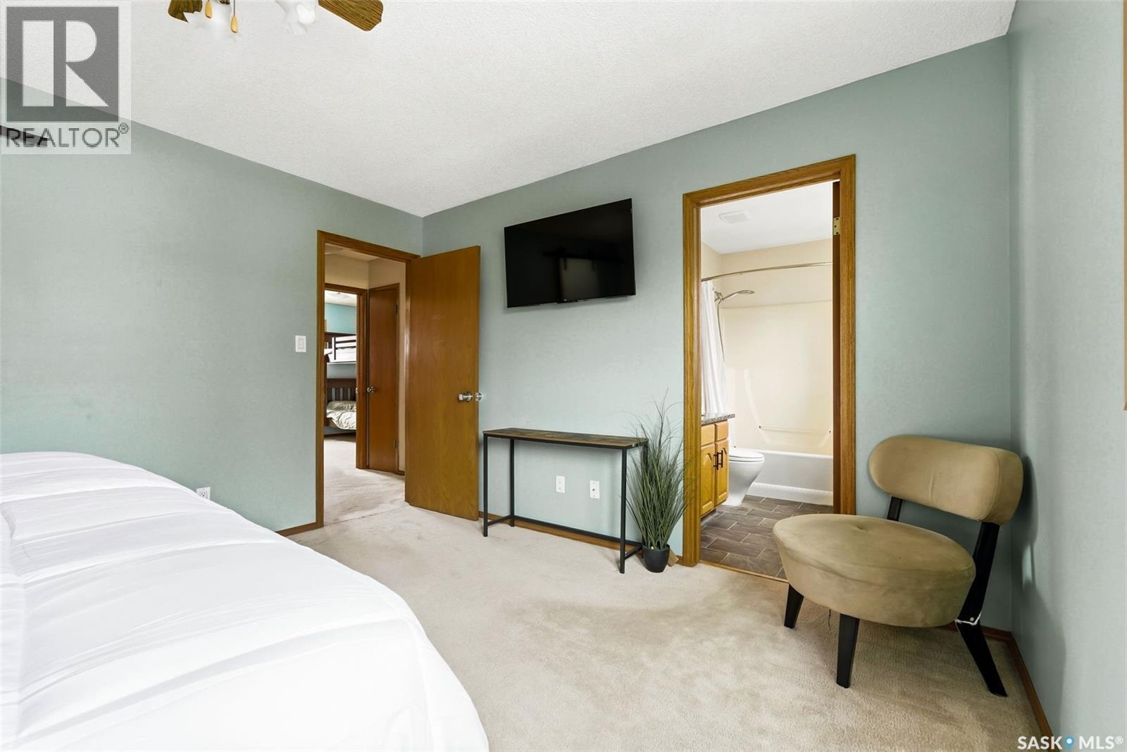 3242 Barton Place E, Regina, SK - Indoor