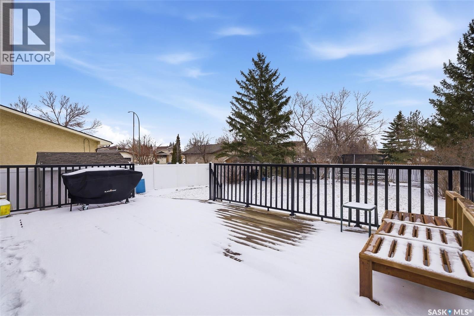 3242 Barton Place E, Regina, SK - Outdoor