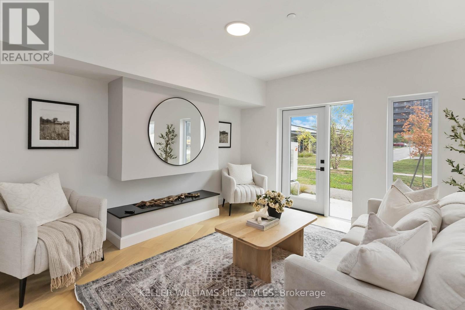 A110 - 2062 Lumen Drive, London South (South A), ON - Indoor Photo Showing Living Room