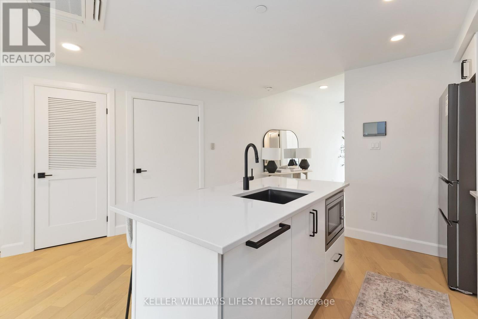 A110 - 2062 Lumen Drive, London South (South A), ON - Indoor Photo Showing Kitchen With Upgraded Kitchen