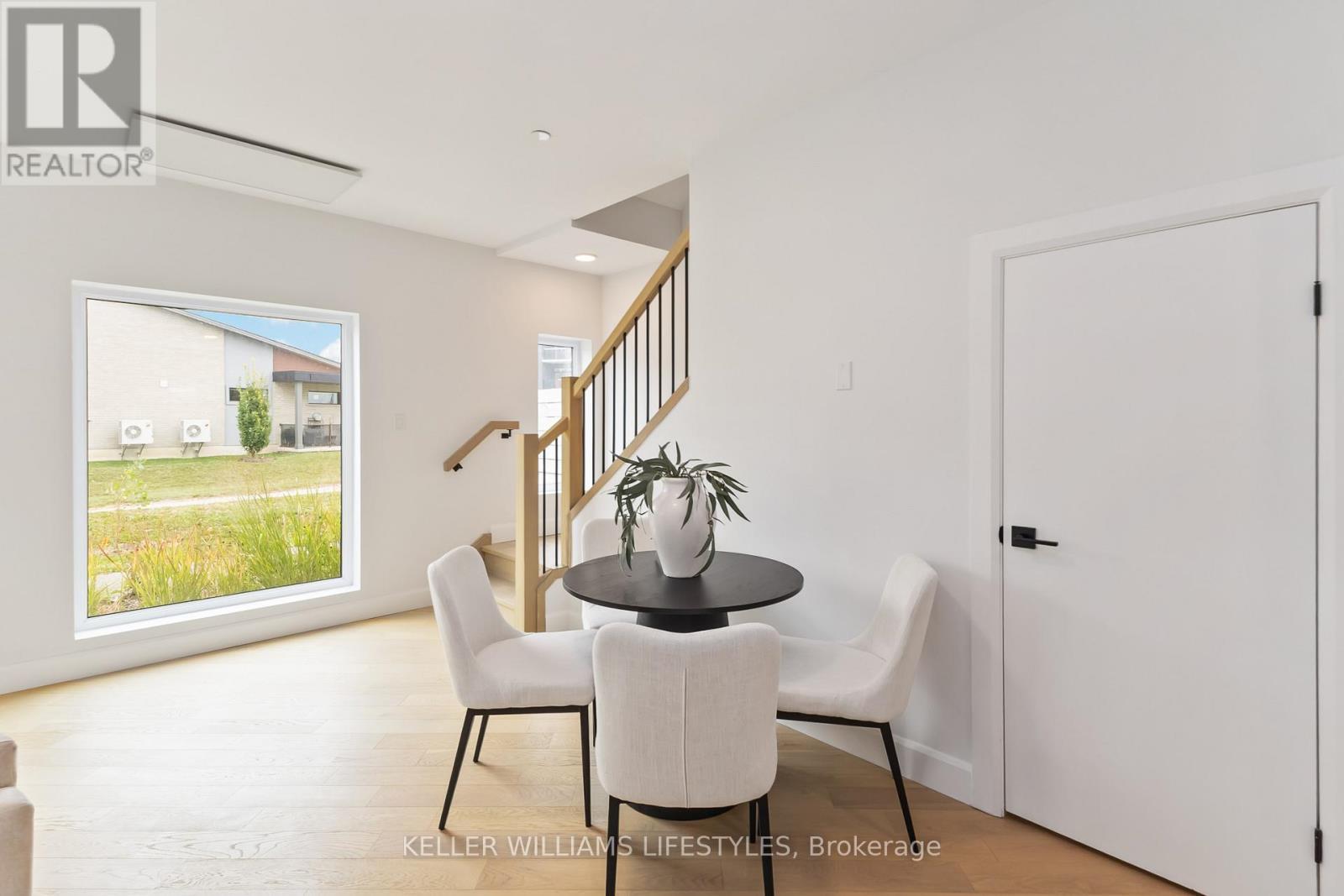 A110 - 2062 Lumen Drive, London South (South A), ON - Indoor Photo Showing Dining Room