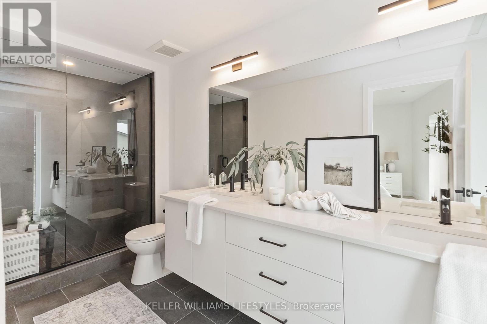 A110 - 2062 Lumen Drive, London South (South A), ON - Indoor Photo Showing Bathroom