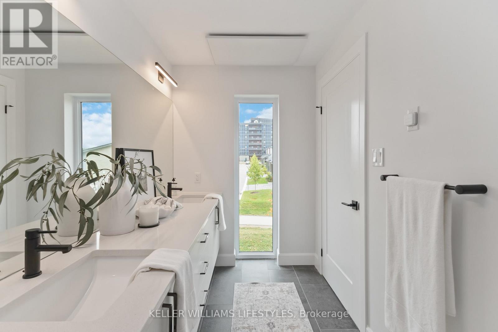 A110 - 2062 Lumen Drive, London South (South A), ON - Indoor Photo Showing Other Room