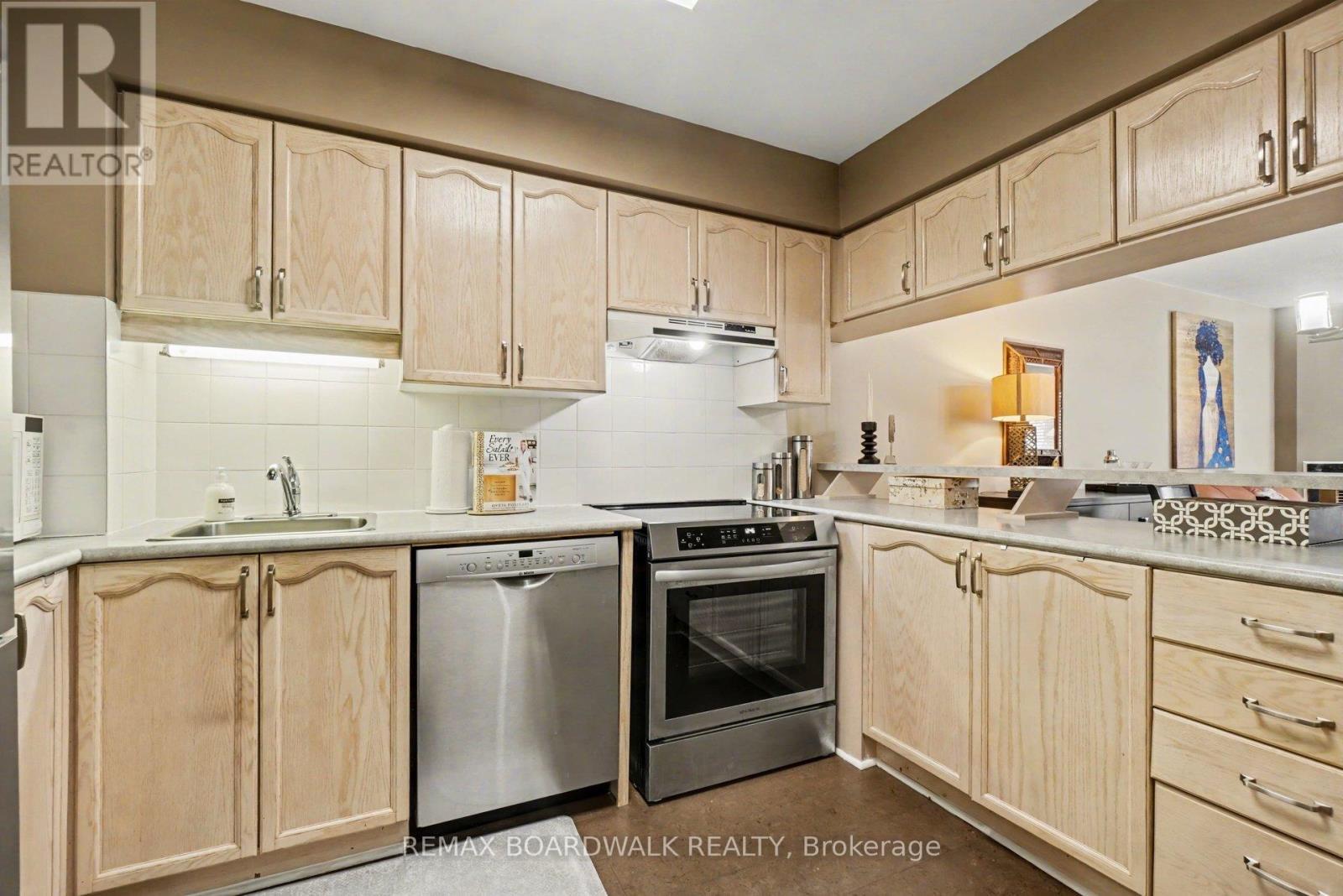 5 Briston Private, Ottawa, ON - Indoor Photo Showing Kitchen