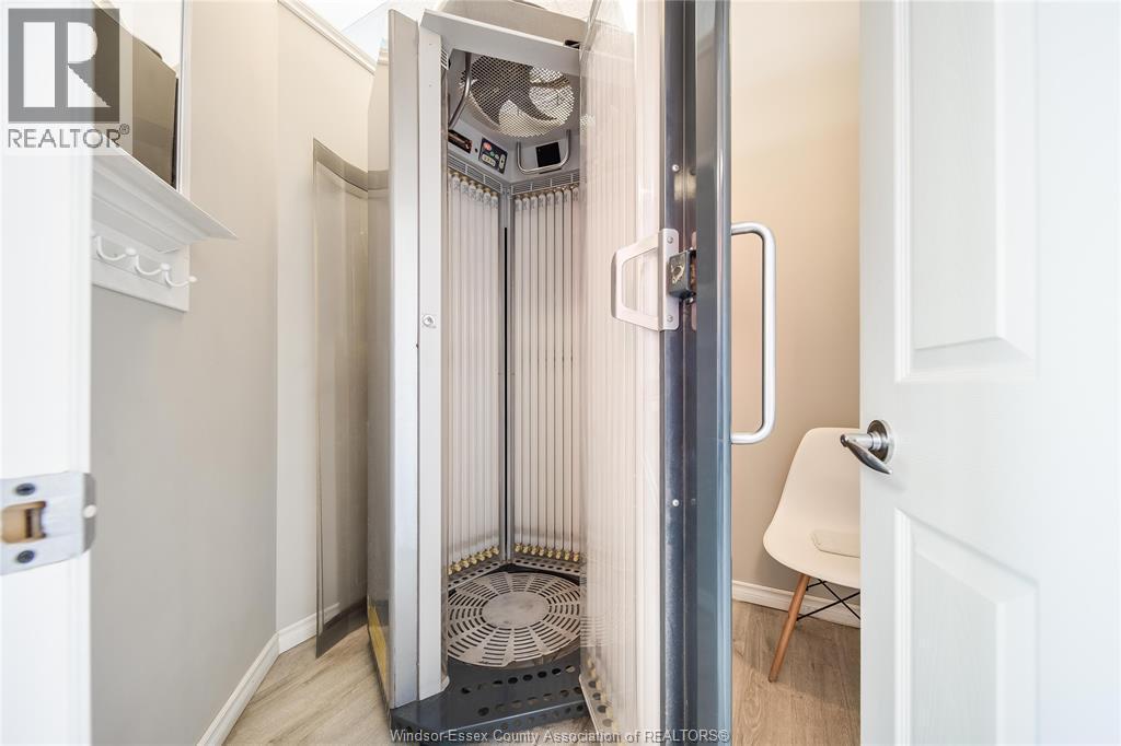 3041 Dougall Avenue, Windsor, ON