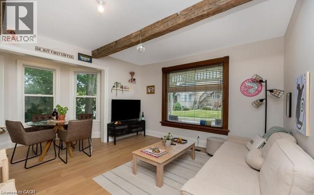 14 Young Street W, Waterloo, ON - Indoor Photo Showing Living Room