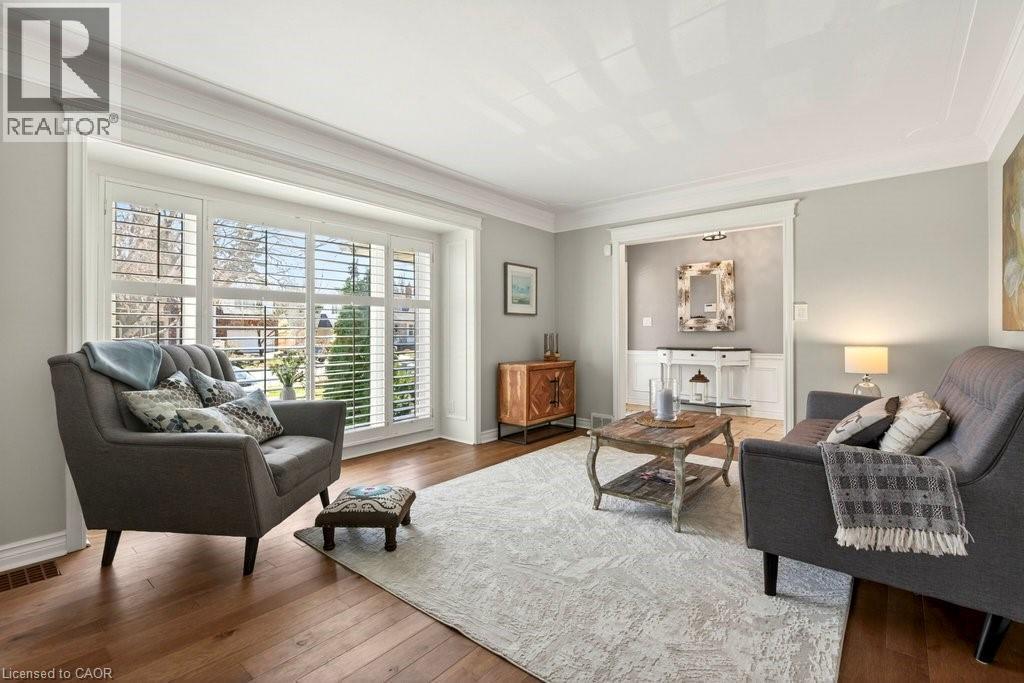 2119 Paisley Avenue, Burlington, ON - Indoor Photo Showing Living Room
