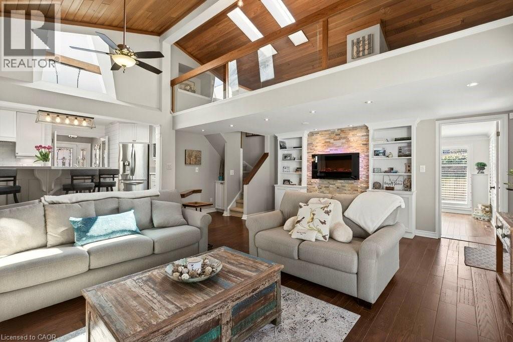 2119 Paisley Avenue, Burlington, ON - Indoor Photo Showing Living Room