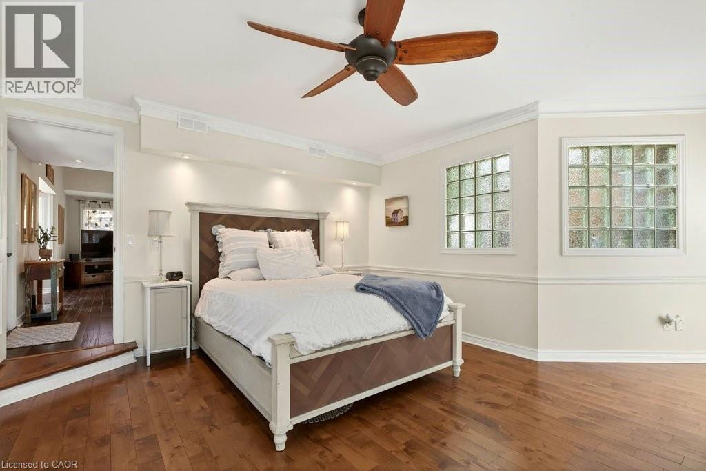 2119 Paisley Avenue, Burlington, ON - Indoor Photo Showing Bedroom