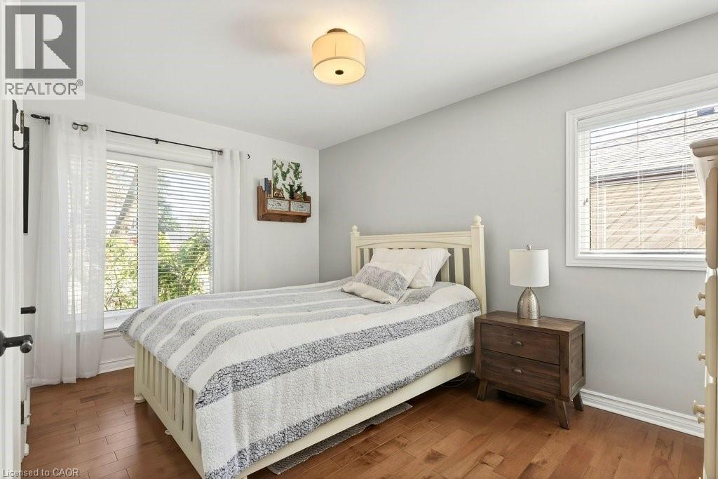 2119 Paisley Avenue, Burlington, ON - Indoor Photo Showing Bedroom