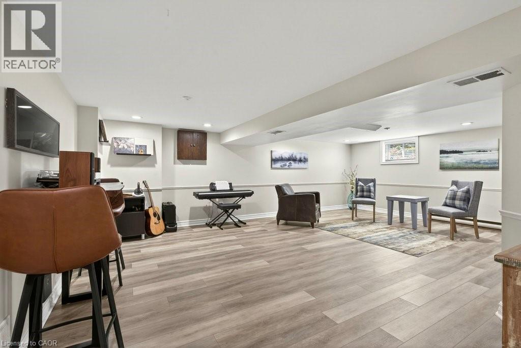 2119 Paisley Avenue, Burlington, ON - Indoor