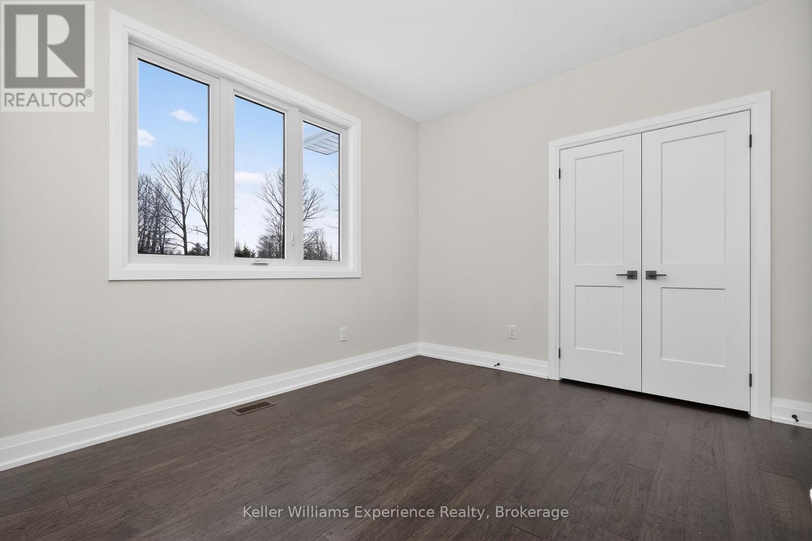 62 Rue Vanier, Tiny, ON - Indoor Photo Showing Other Room