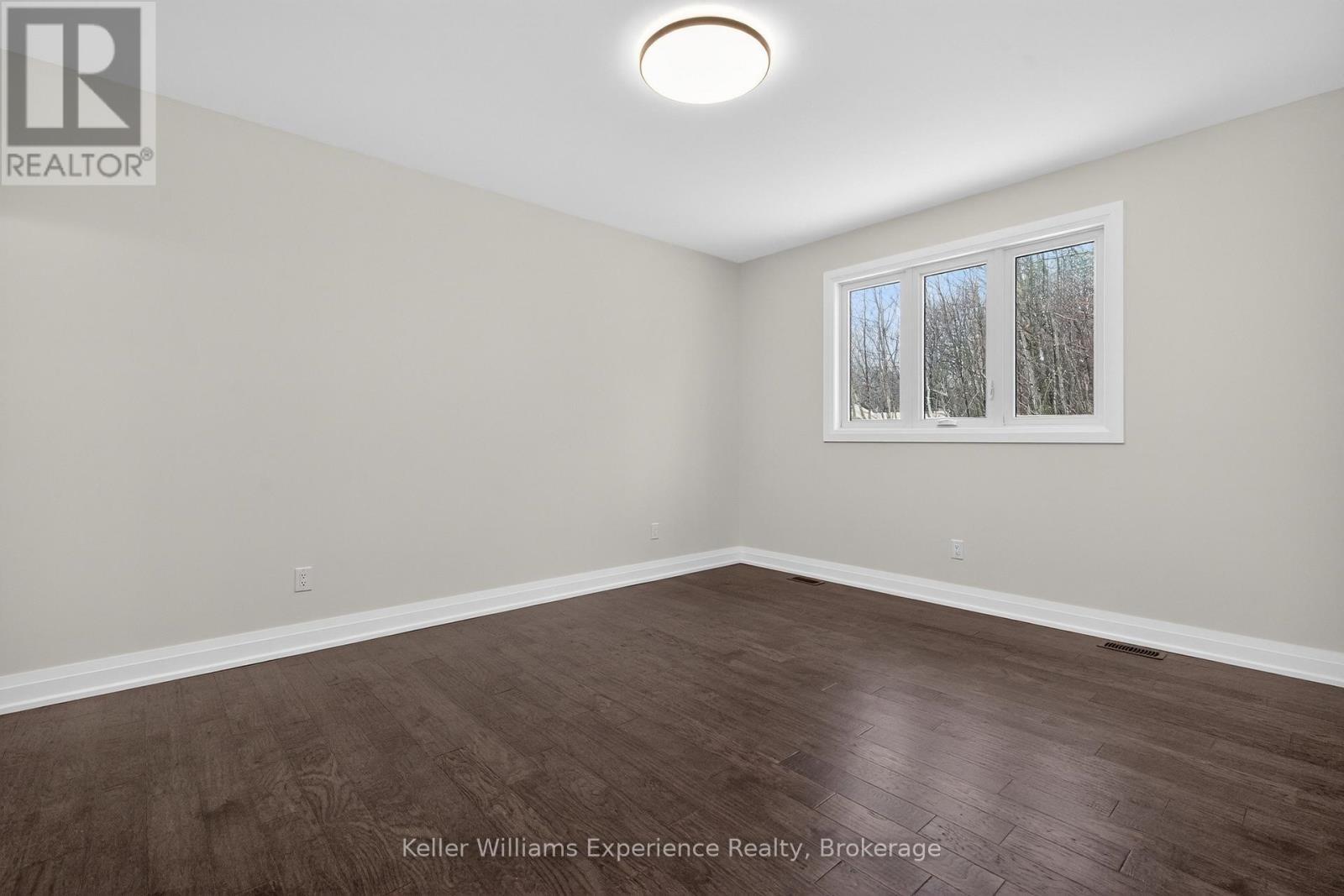 62 Rue Vanier, Tiny, ON - Indoor Photo Showing Other Room