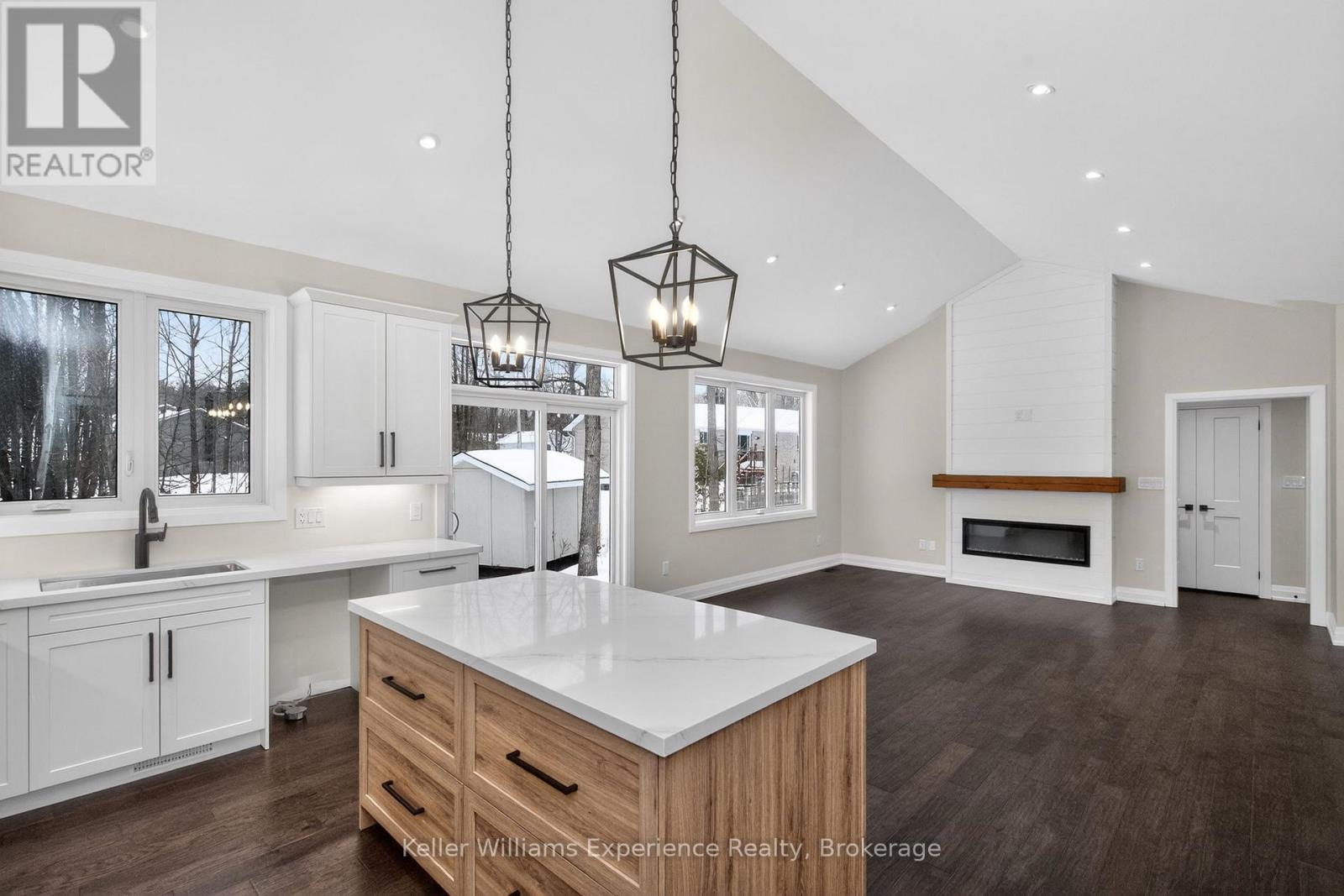 62 Rue Vanier, Tiny, ON - Indoor With Fireplace