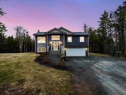 721 Midnight Run Middle Sackville, NS B4E 0R3