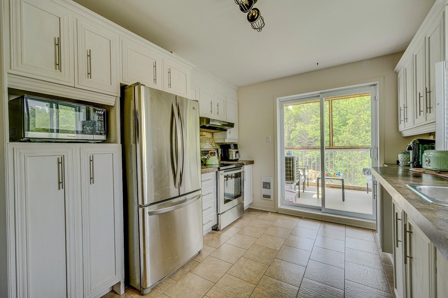 Kitchen - 3-227 Mtée De L'Église, Saint-Colomban, QC - Indoor Photo Showing Kitchen