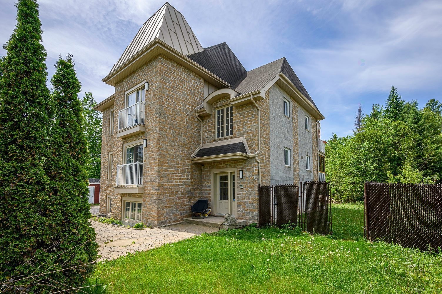 Front of Structure - 3-227 Mtée De L'Église, Saint-Colomban, QC - Outdoor