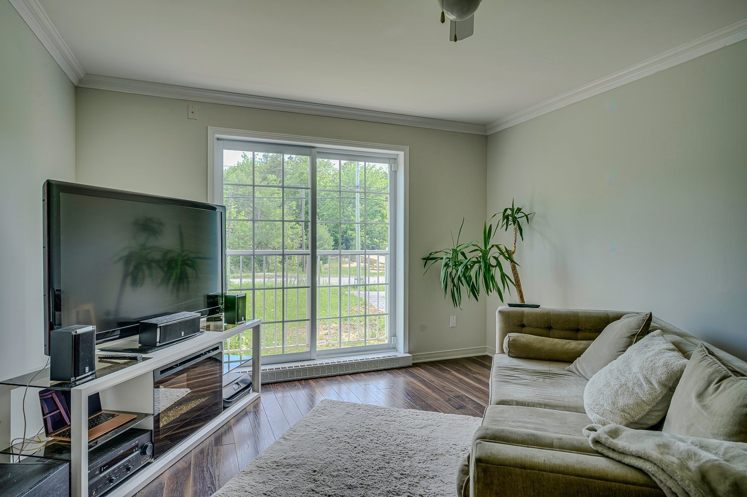 Living Room - 3-227 Mtée De L'Église, Saint-Colomban, QC - Indoor Photo Showing Living Room