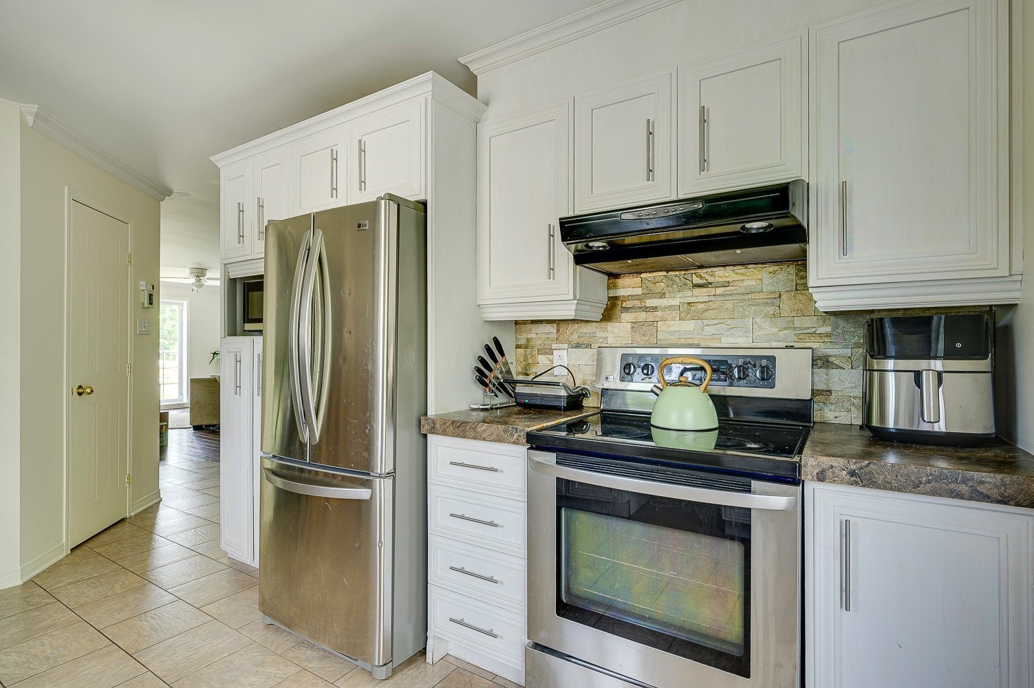 Kitchen - 3-227 Mtée De L'Église, Saint-Colomban, QC - Indoor Photo Showing Kitchen