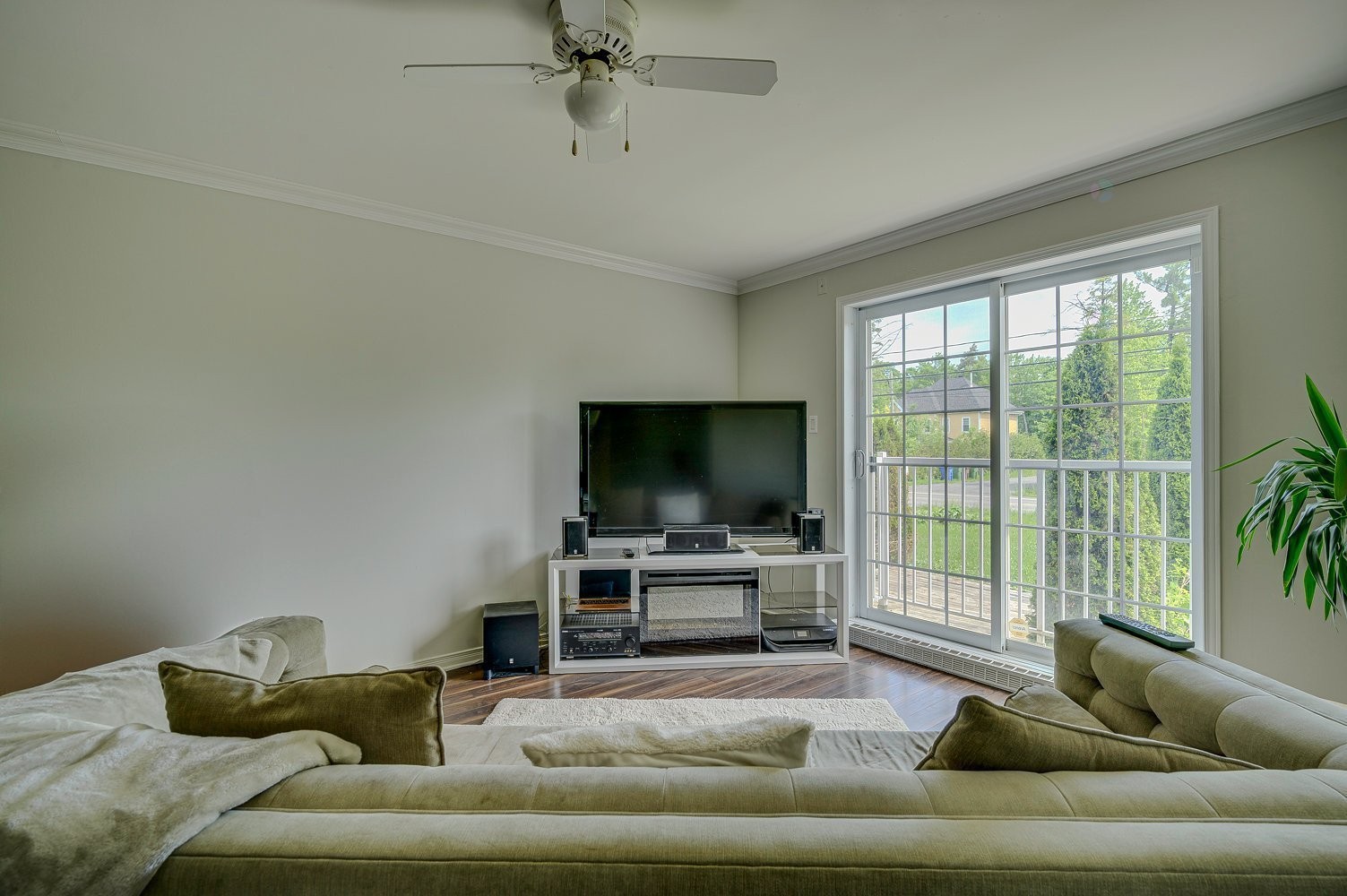 Living Room - 3-227 Mtée De L'Église, Saint-Colomban, QC - Indoor Photo Showing Living Room