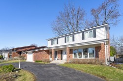 12 Rue LeSage Dollard-Des-Ormeaux, QC H9A 1Z6