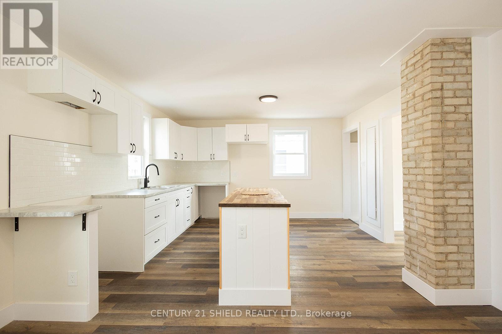 1008 Second Street E, Cornwall, ON - Indoor Photo Showing Kitchen
