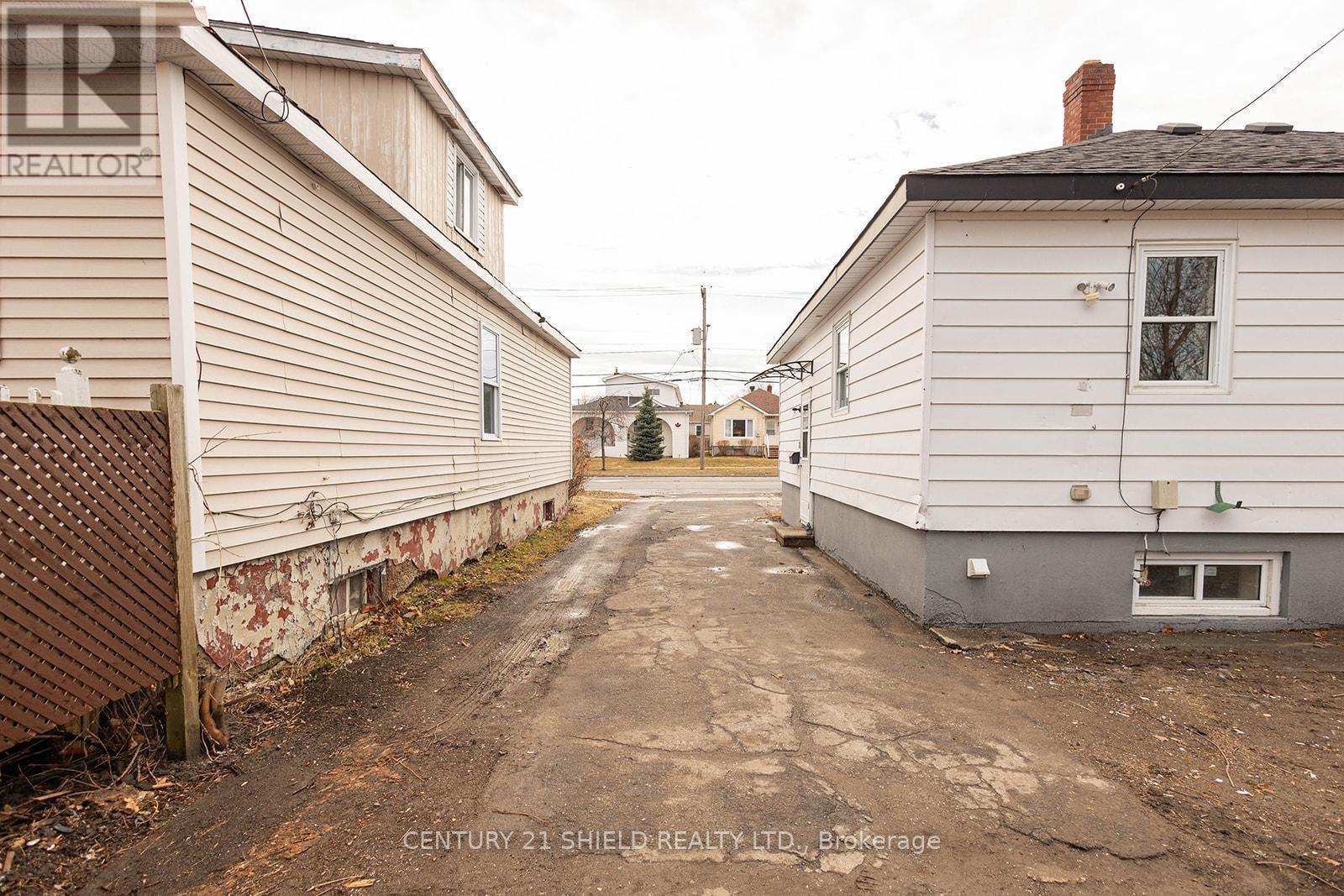 1008 Second Street E, Cornwall, ON - Outdoor With Exterior