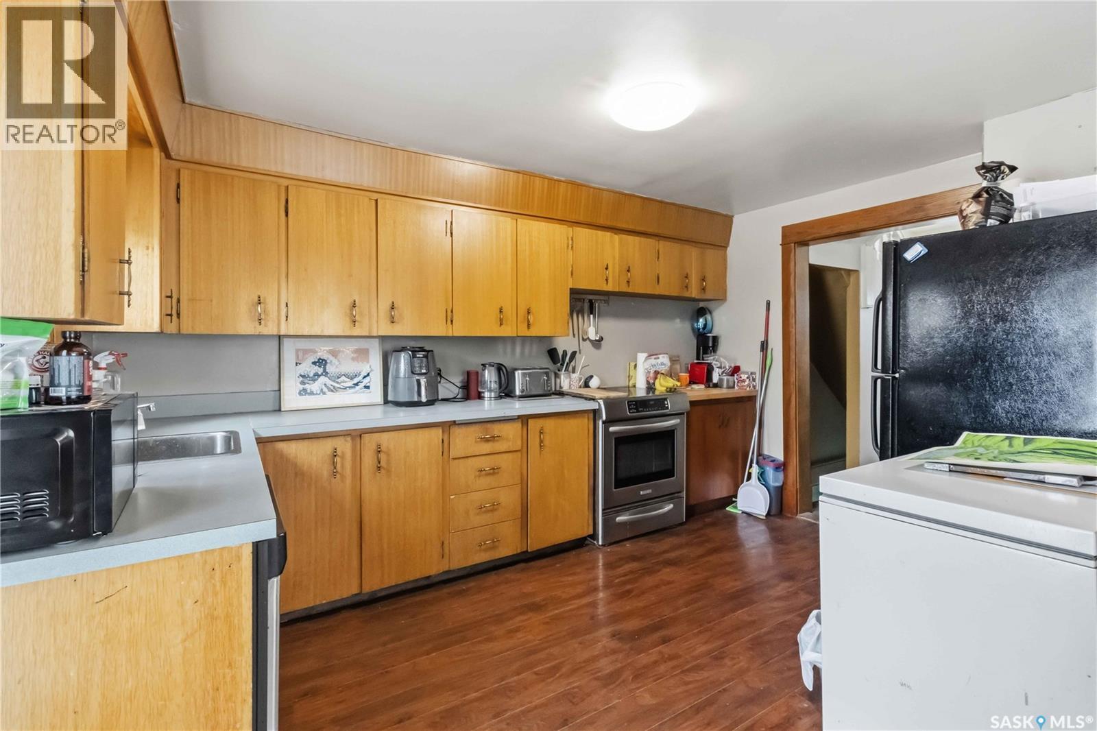 426 8Th Street E, Saskatoon, SK - Indoor Photo Showing Kitchen