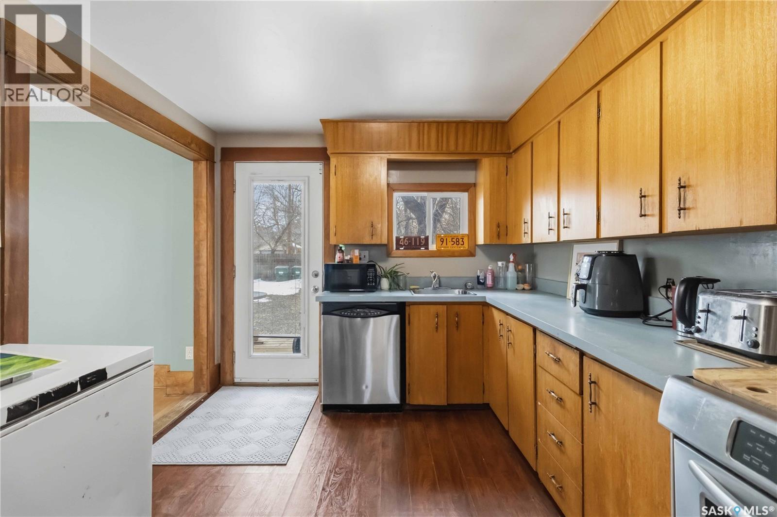 426 8Th Street E, Saskatoon, SK - Indoor Photo Showing Kitchen