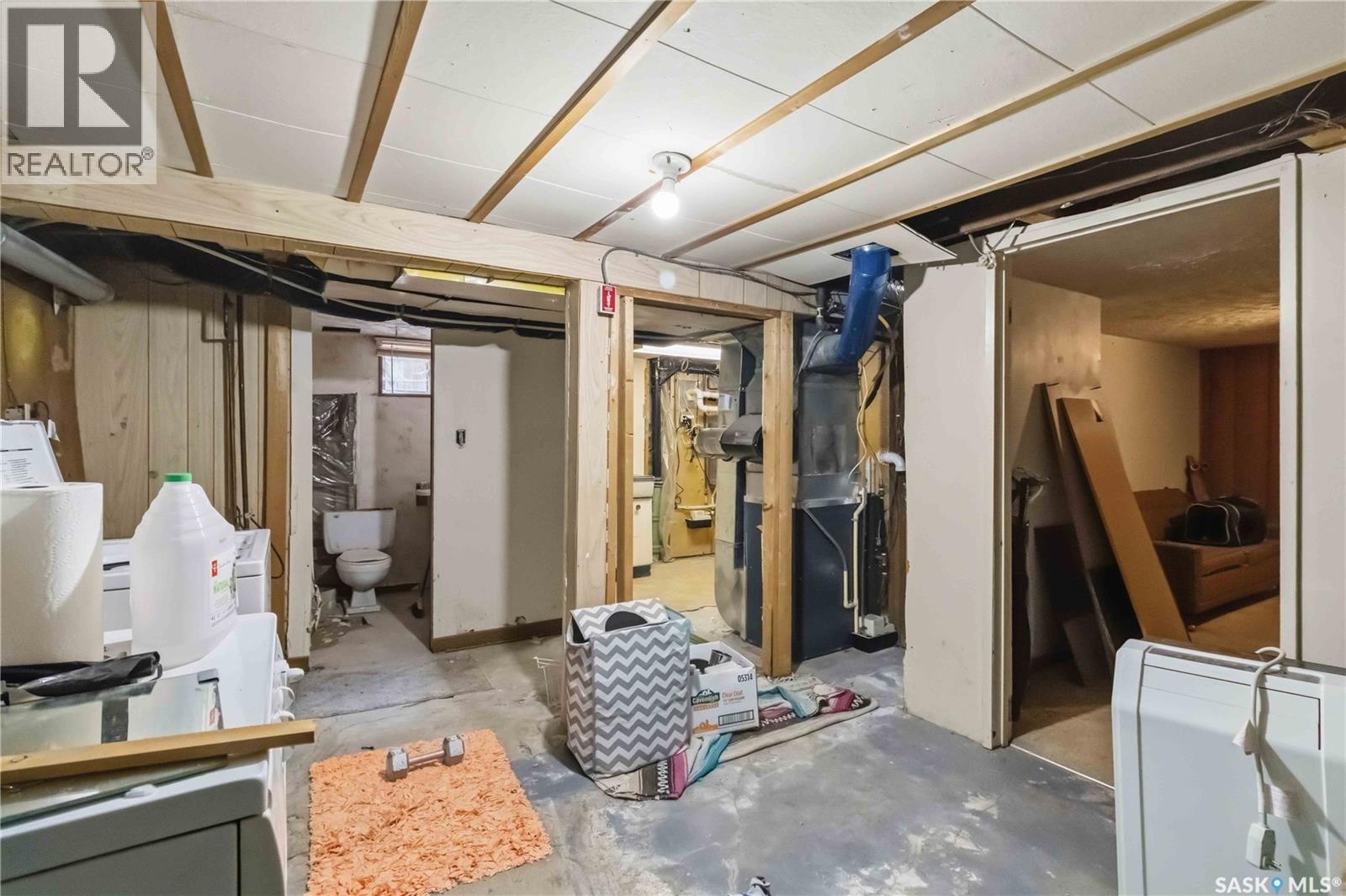 426 8Th Street E, Saskatoon, SK - Indoor