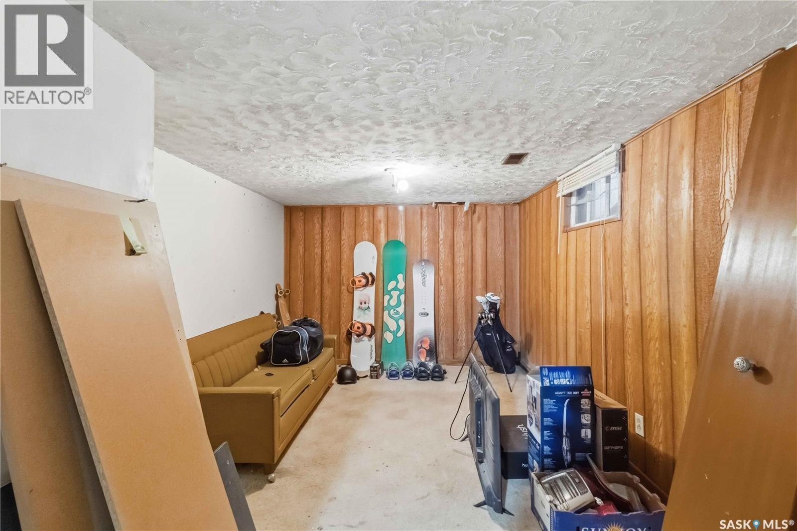426 8Th Street E, Saskatoon, SK - Indoor