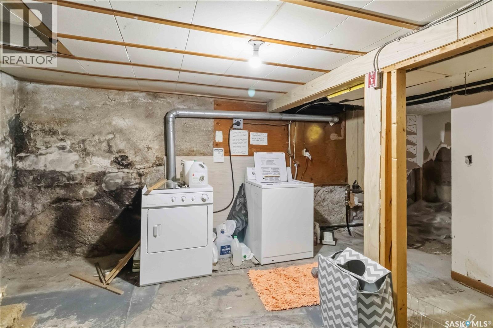 426 8Th Street E, Saskatoon, SK - Indoor Photo Showing Laundry Room