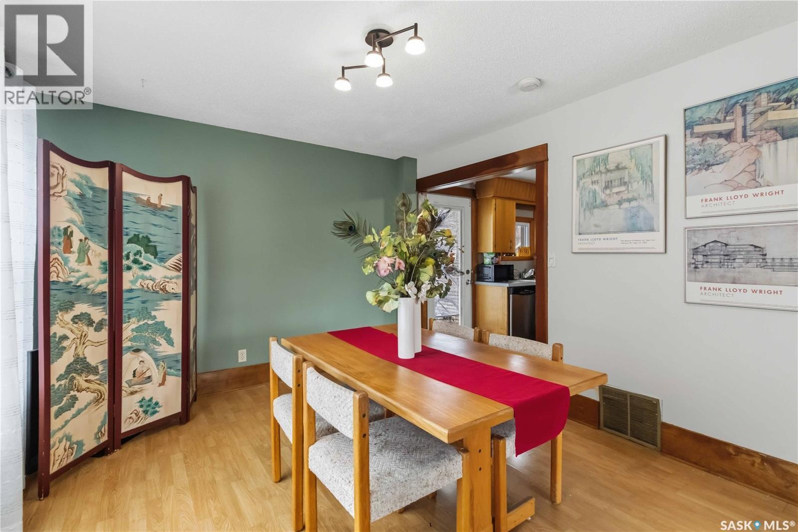 426 8Th Street E, Saskatoon, SK - Indoor Photo Showing Dining Room