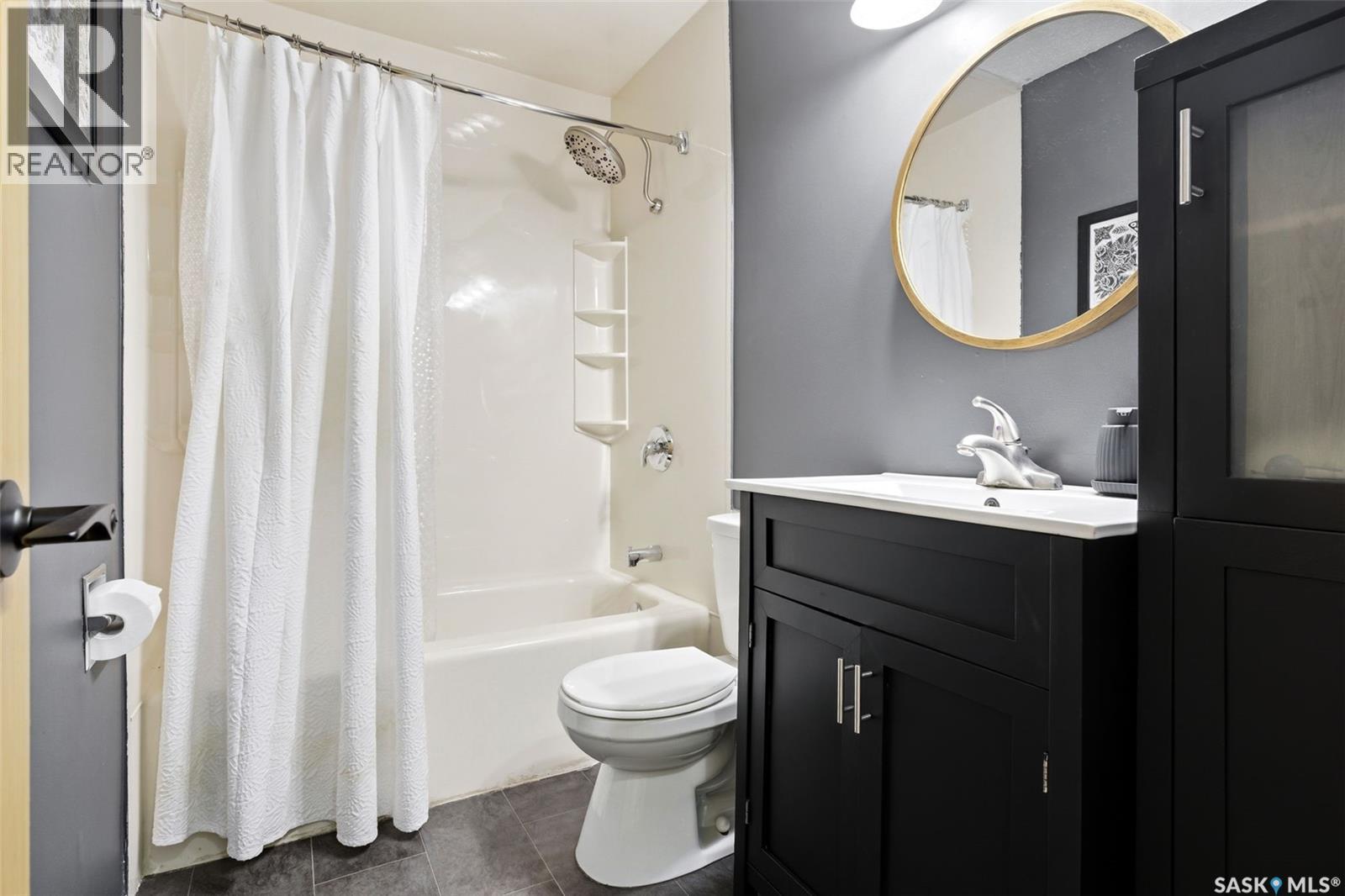 N 4212 Castle Road, Regina, SK - Indoor Photo Showing Bathroom