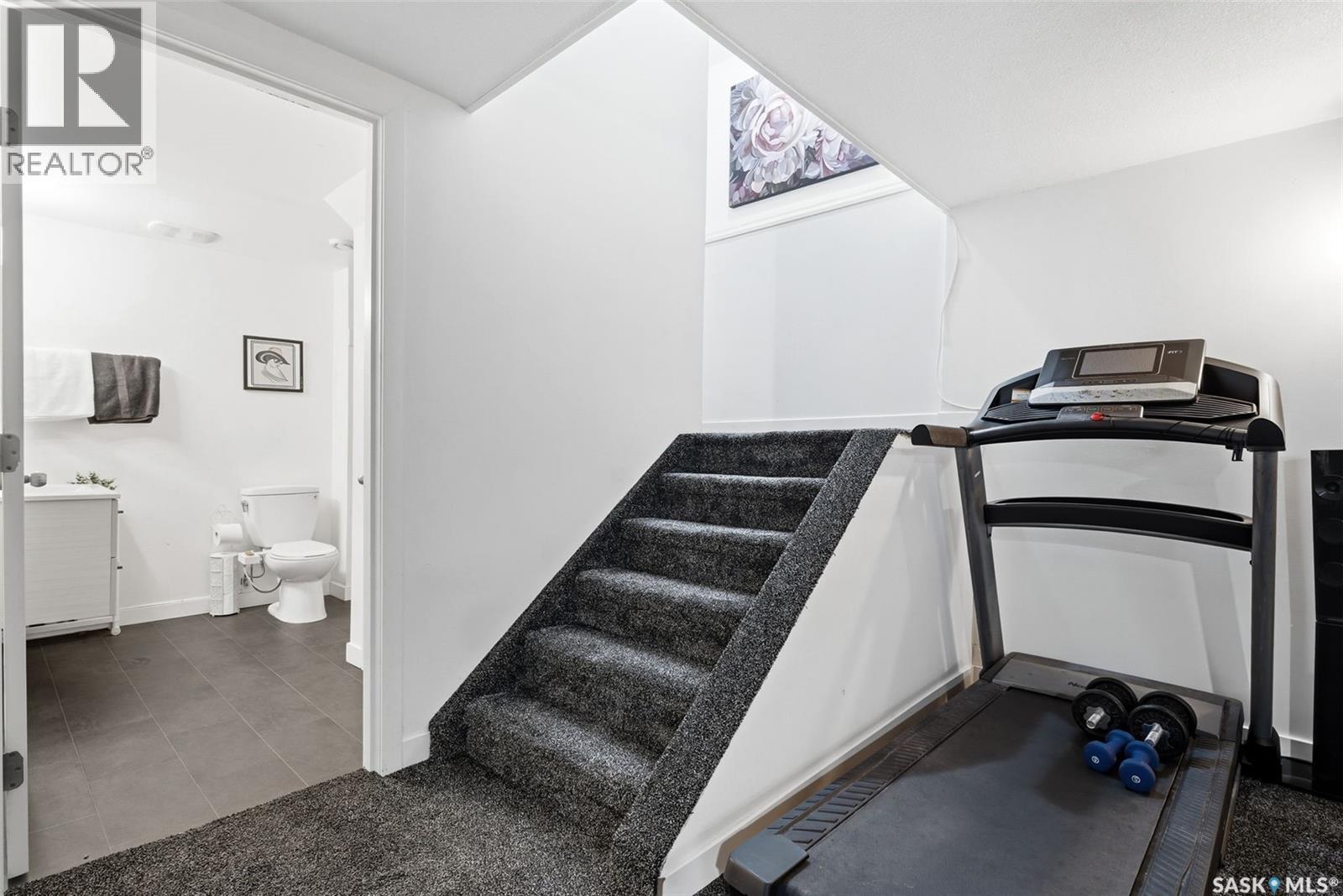 N 4212 Castle Road, Regina, SK - Indoor Photo Showing Gym Room