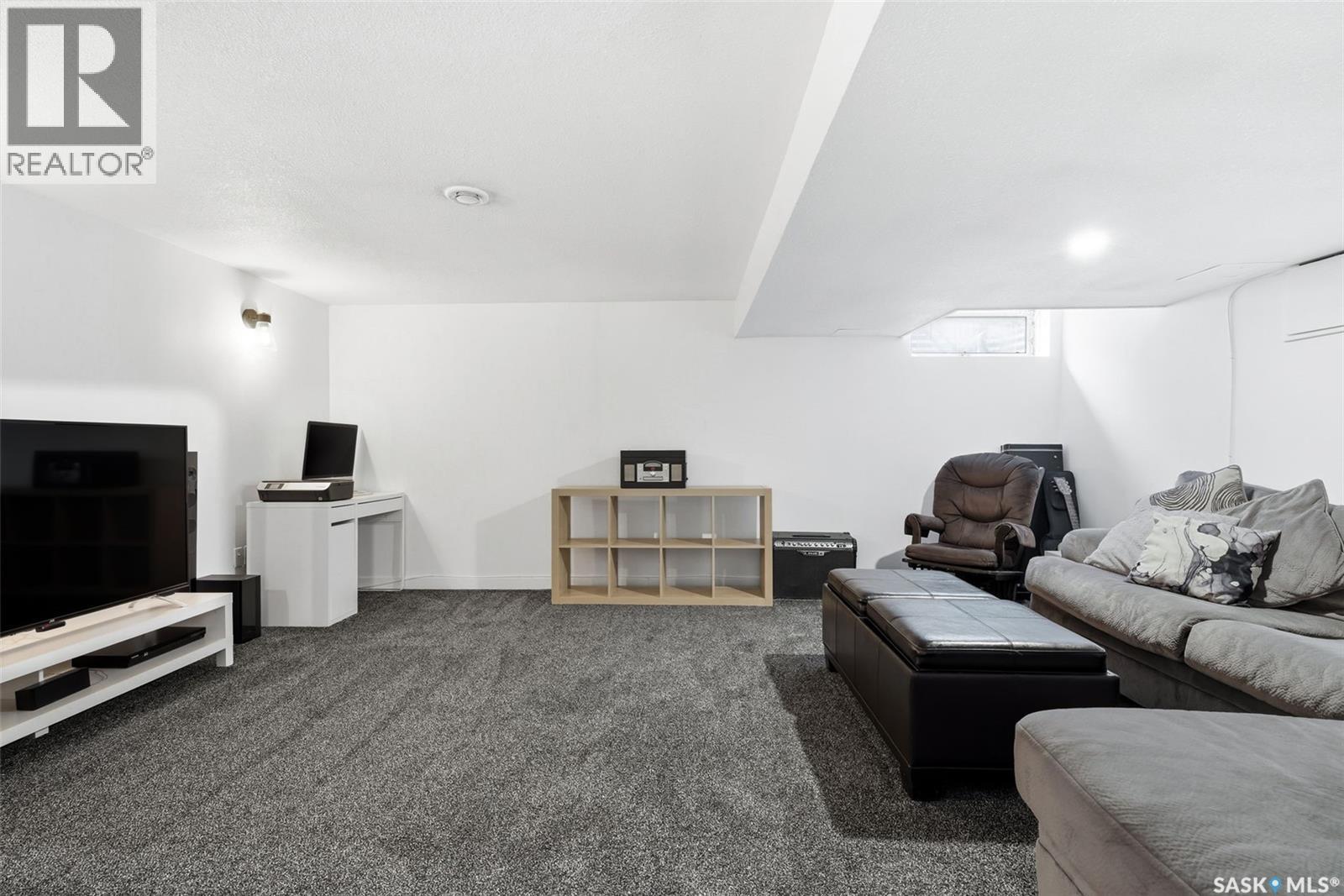 N 4212 Castle Road, Regina, SK - Indoor