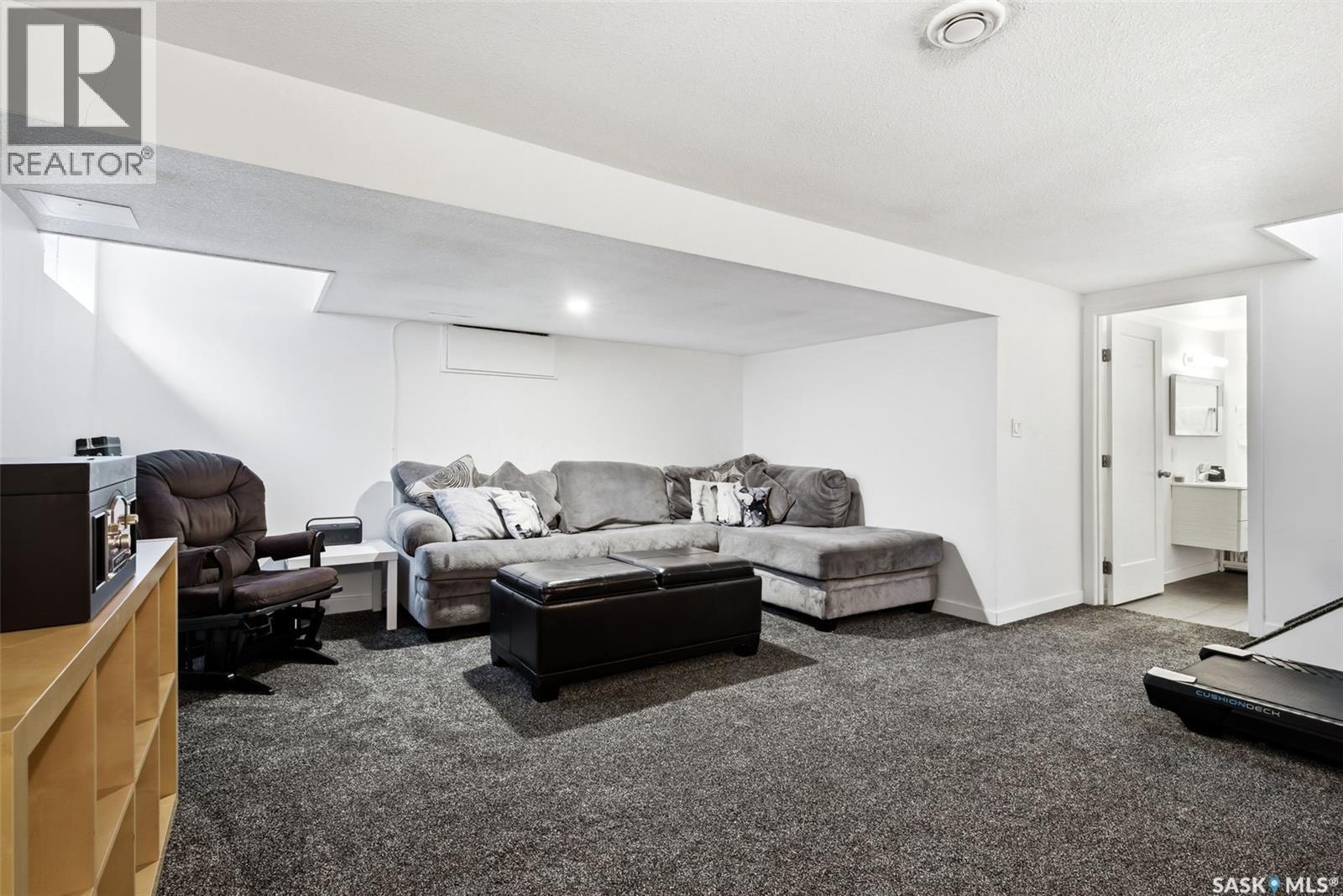 N 4212 Castle Road, Regina, SK - Indoor