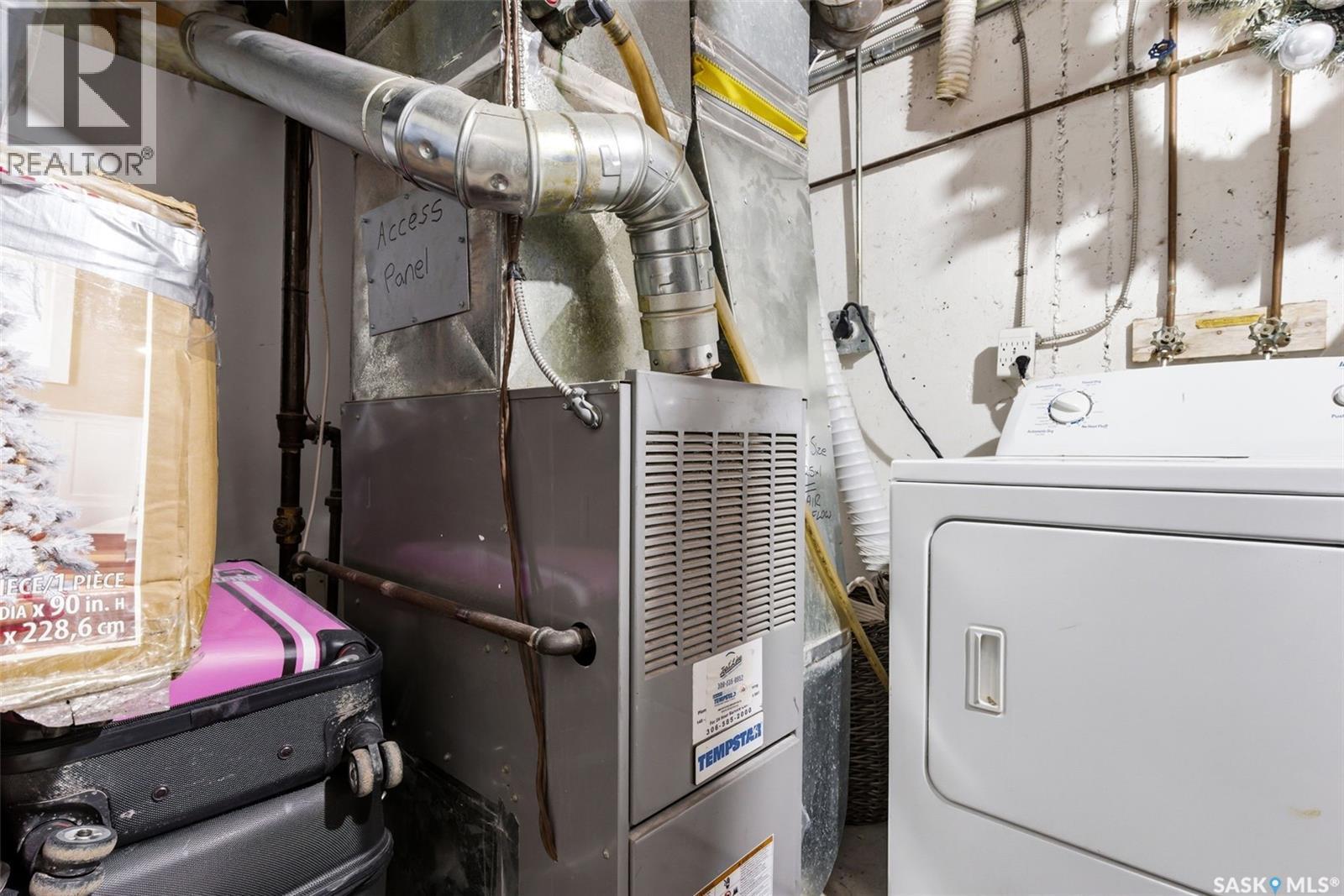 N 4212 Castle Road, Regina, SK - Indoor Photo Showing Laundry Room