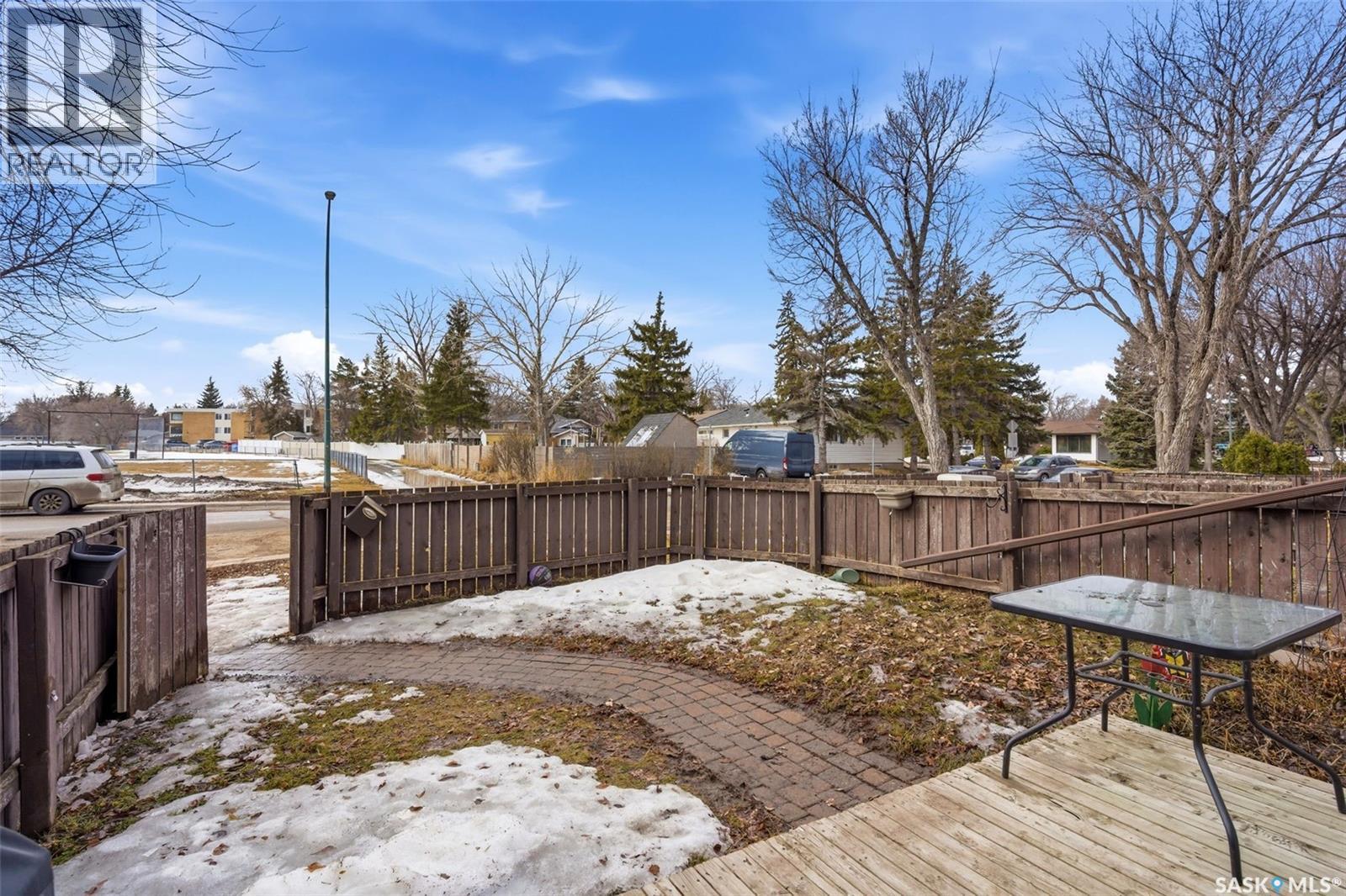 N 4212 Castle Road, Regina, SK - Outdoor