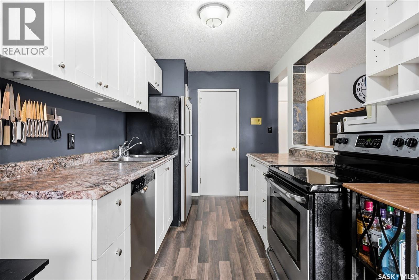 N 4212 Castle Road, Regina, SK - Indoor Photo Showing Kitchen