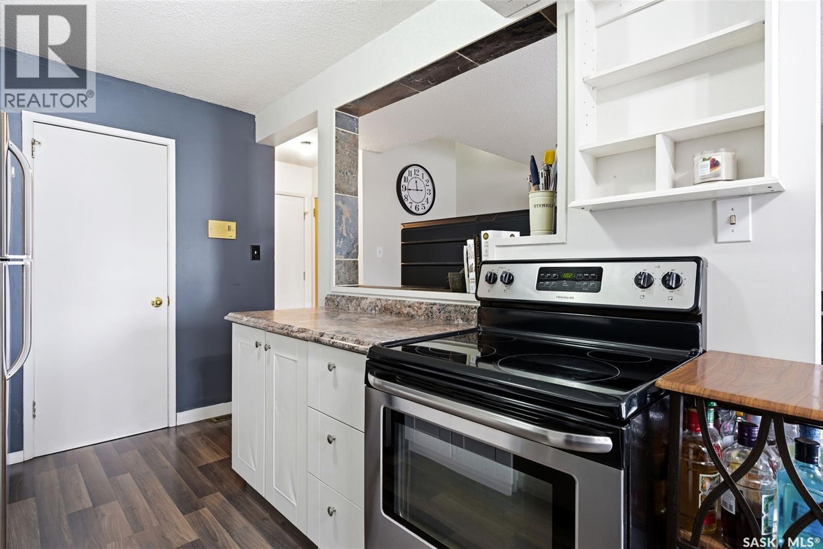 N 4212 Castle Road, Regina, SK - Indoor Photo Showing Kitchen