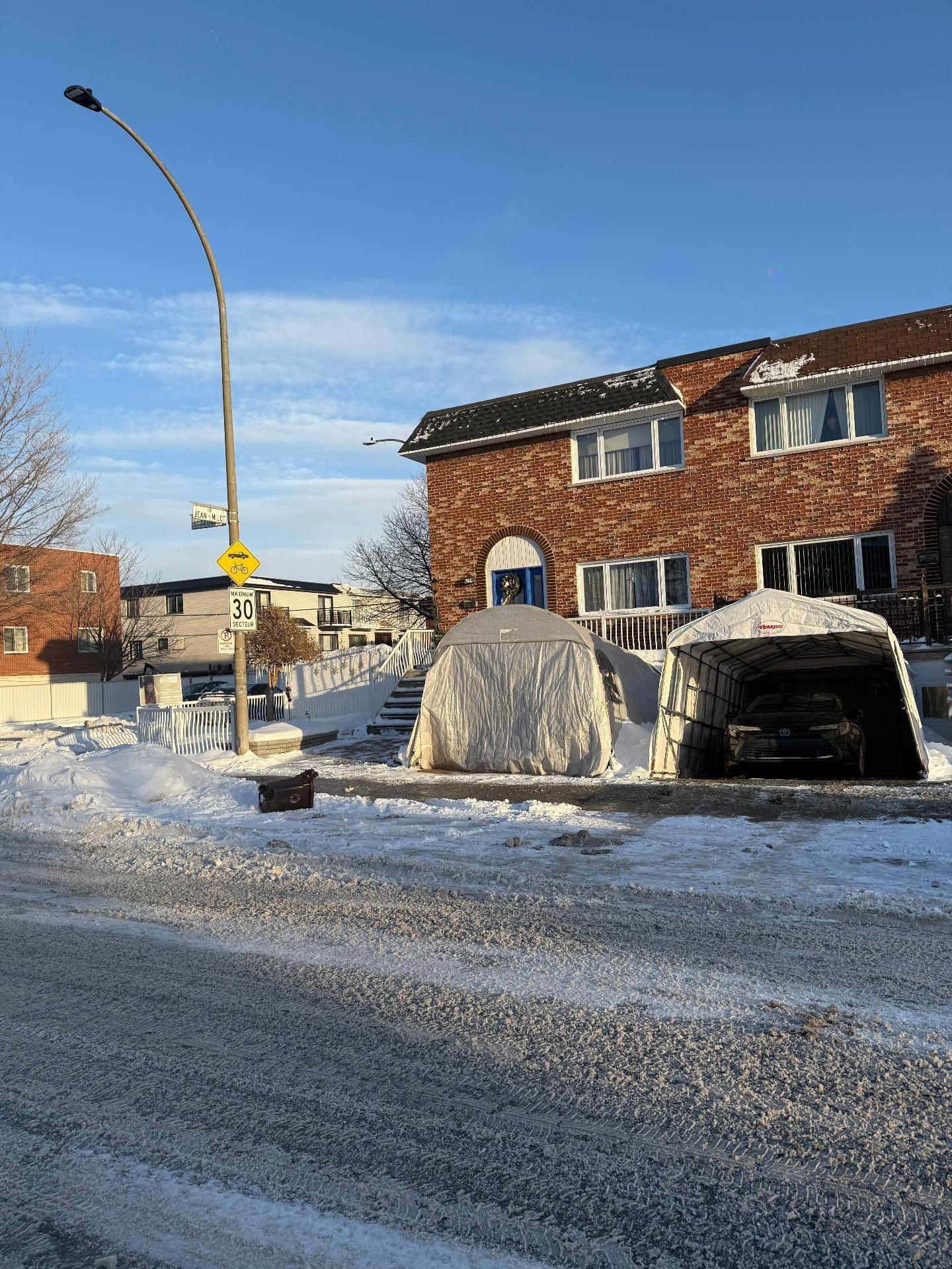 Front of Structure - 6790 Rue St-Zotique E., Montréal (Mercier/Hochelaga-Maisonneuve), QC - Outdoor