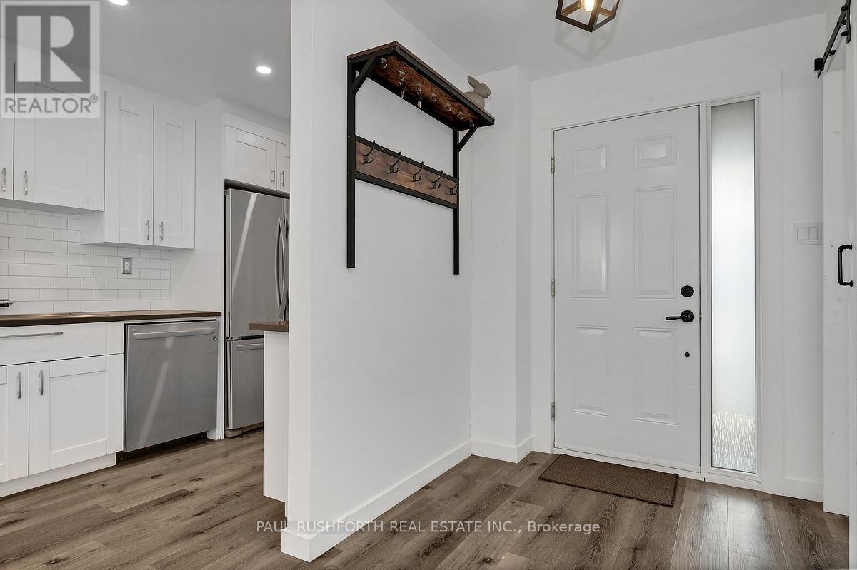 Entry - 23 Pixley Private, Ottawa, ON - Indoor