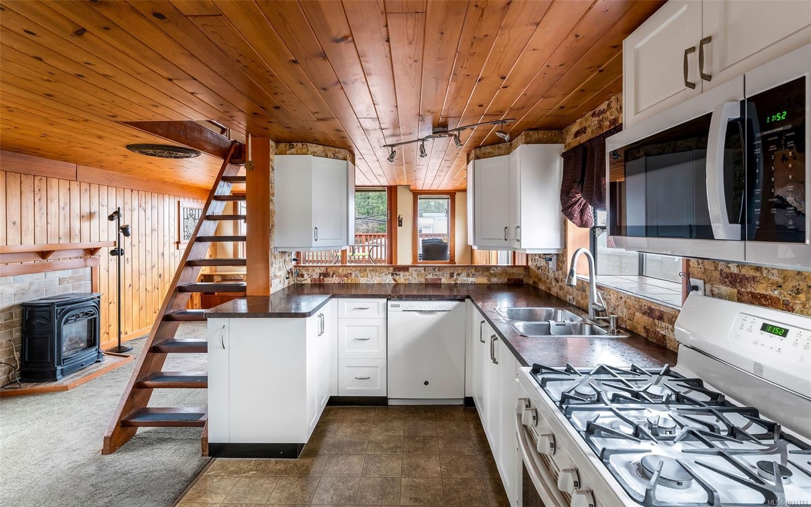 1547 Joan Ave, Crofton, BC
