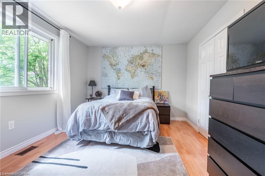 152 7Th Concession Road E, Flamborough, ON - Indoor Photo Showing Bedroom