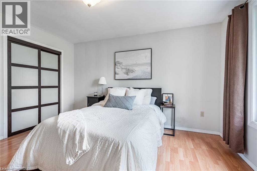152 7Th Concession Road E, Flamborough, ON - Indoor Photo Showing Bedroom