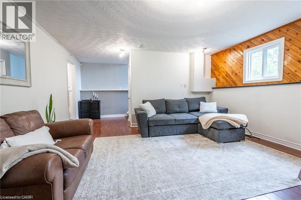 152 7Th Concession Road E, Flamborough, ON - Indoor Photo Showing Living Room