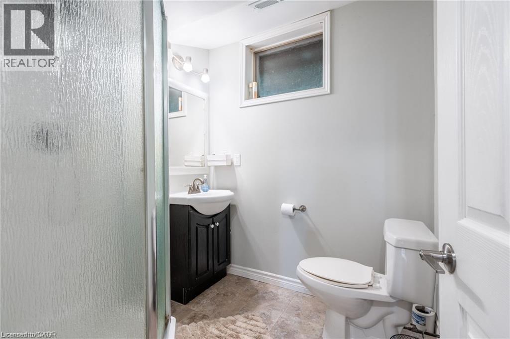 152 7Th Concession Road E, Flamborough, ON - Indoor Photo Showing Bathroom