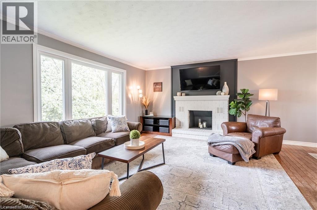 152 7Th Concession Road E, Flamborough, ON - Indoor Photo Showing Living Room With Fireplace